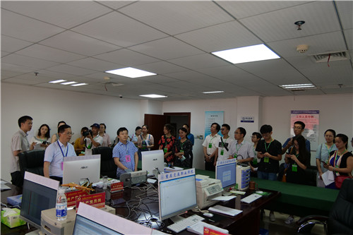 走进重庆市2018年高考录取现场 纪律严明 科学