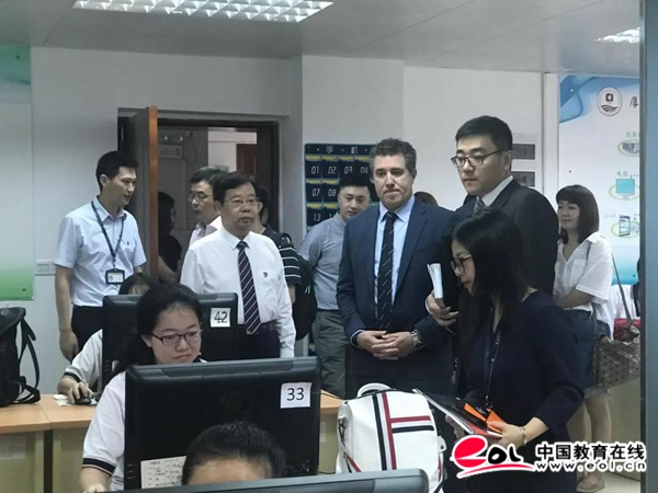 广州市财经职业学校与加拿大罗伯森学院签署国