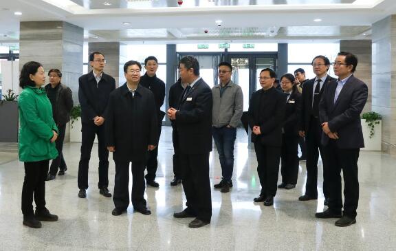 省政府副秘书长周明勤,省教育厅副厅长王碧海,贵安新区管委会副主任