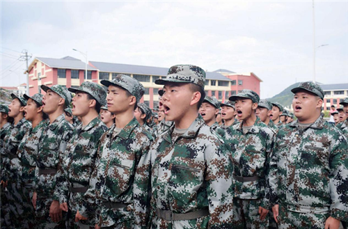 贵州民族大学人文科技学院:军训拉歌热血飞扬,放飞梦想我最闪亮