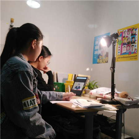 斗志汇聚奋进动力-贵州师范学院第一时间组织