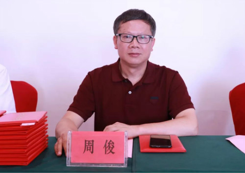 周俊执行校长出席结业仪式
