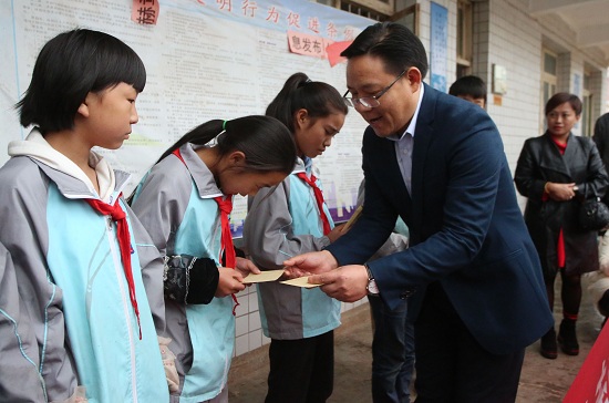 毕节梁才学校参与青春联动·文军扶贫基层服