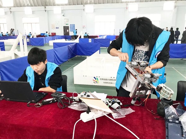武汉职业技术学院:世界技能大赛移动机器人项