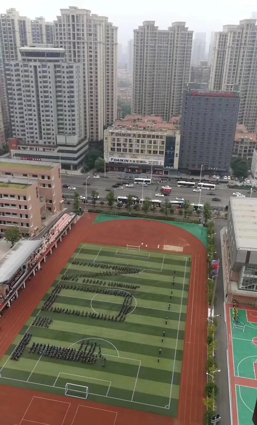 "我的梦 中国梦"——长沙市麓山滨江实验学校高一新生