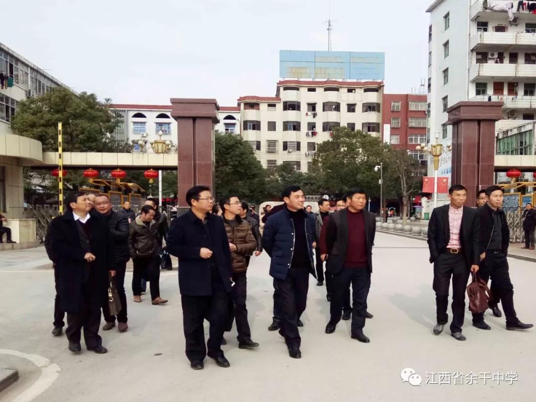 县教育局德育工作评估小组来余干中学督查指导