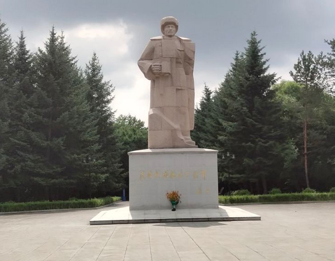 柳河八中党支部赴杨靖宇将军殉国地重走抗联路