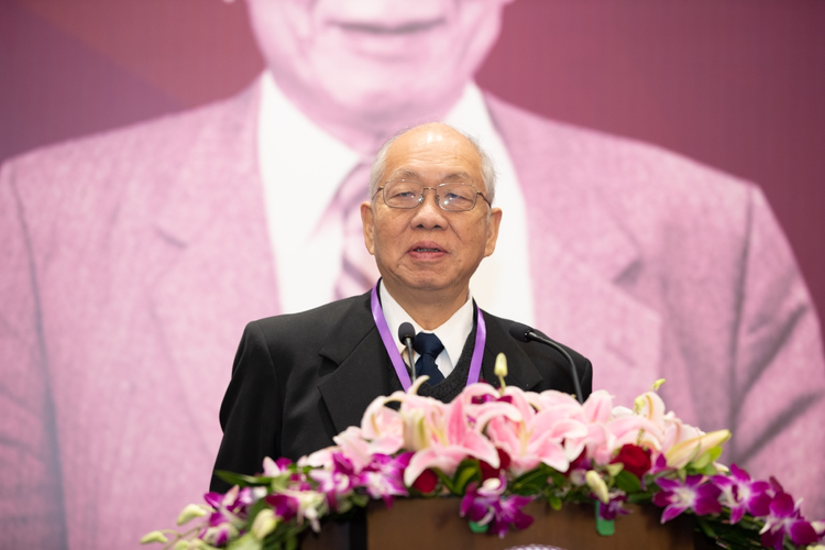 "引用丘成桐先生写给陈省身先生的诗句,邱勇再次向陈省身先生表达了