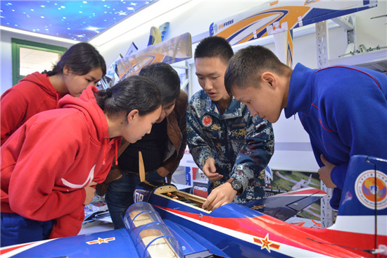 俄罗斯克孜勒总统军事学校师生访问西安中学