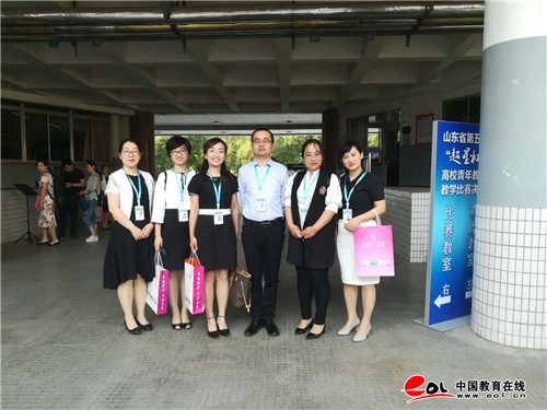 青岛理工大学琴岛学院在山东省第五届高校青年教师教学_cninr 中国教育在线讯 6月1日至6月4日,山东省第五届超星杯高校青年教师教学比赛决赛在山东理工大学举行,青岛理工大学琴岛学院喜获3个一等奖,3个二等奖。一等奖总数、参加获奖总数在全省高校中名列前茅。琴岛学院也第三次获得优秀组织奖荣誉。 山东省高校青年教师教学比赛是省教育厅、教育工会主办,省高等学校师资培训中心承办的一项旨在提高高校青年教师课堂教学水平,促进青年教师教学能力提升的一项赛事,每年举行一届,迄今已经举办过五届。本届比赛是历次比赛中规模最大的一次,全省共有138所学校的659名青年教师分