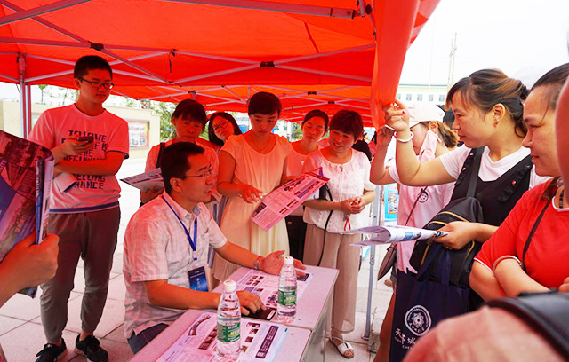 2018年山西高考现场咨询会走进地域六大高中