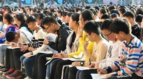 四川省青少年作协知名作家税清静到遂宁高级实