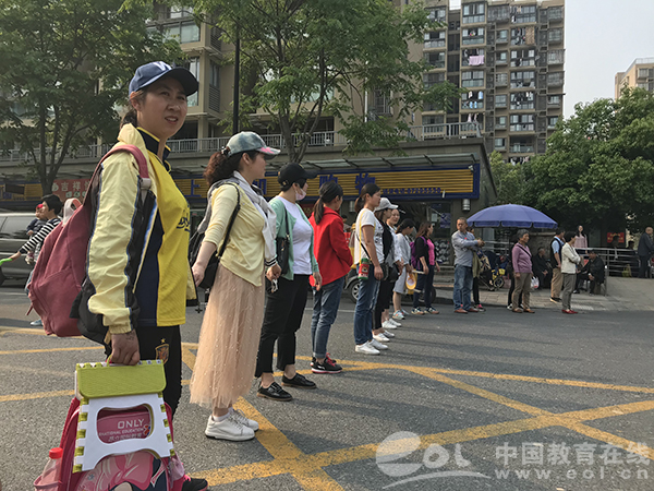 浙师大附属丁蕙运动小学合格实验:奋勇拼搏的举办小学生一名做图片