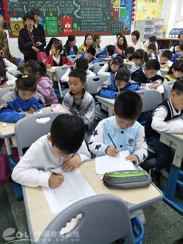 提前感受小学氛围 东新实验幼托园大班举行家