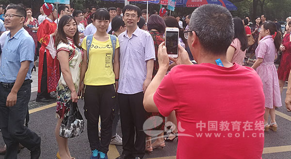 滚动直播 | 2018高考鸣锣开考,第一时间为你带