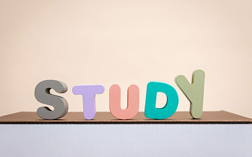 甘肃开放大学的学费多少钱？