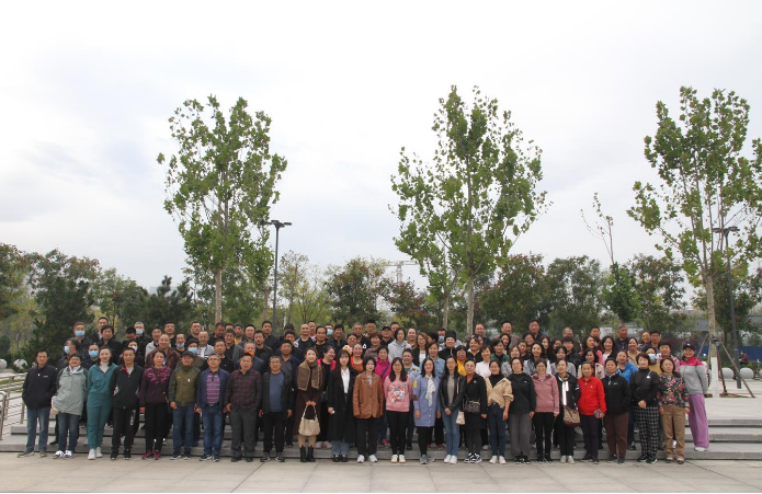 运动的生命更精彩——唐山市广播电视大学工会开展人民公园健步走活动