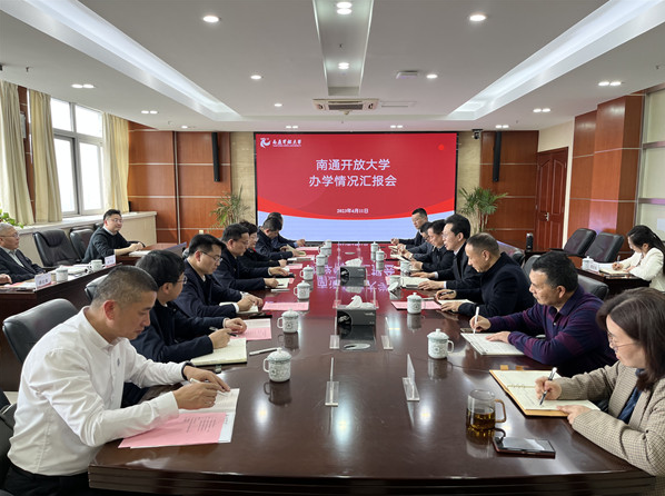 崇川区委副书记、区长杨万平一行来我校走访调研