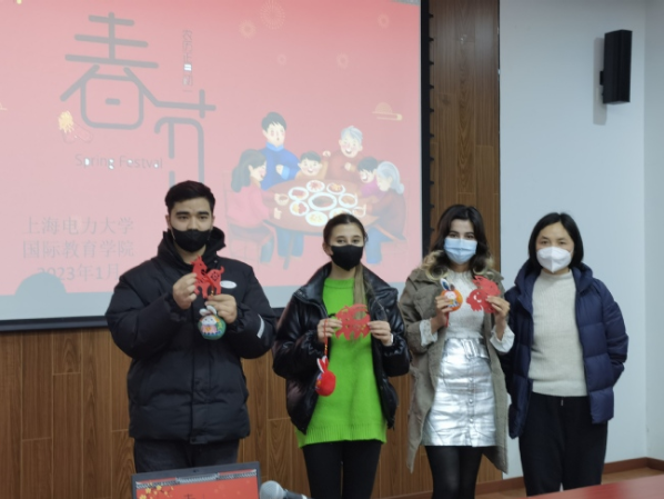 体验中国春节传统文化国际学生别样“福字”贺新年 体验中国春节传统文化国际学生别样“福字”贺新年