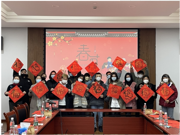 体验中国春节传统文化国际学生别样“福字”贺新年