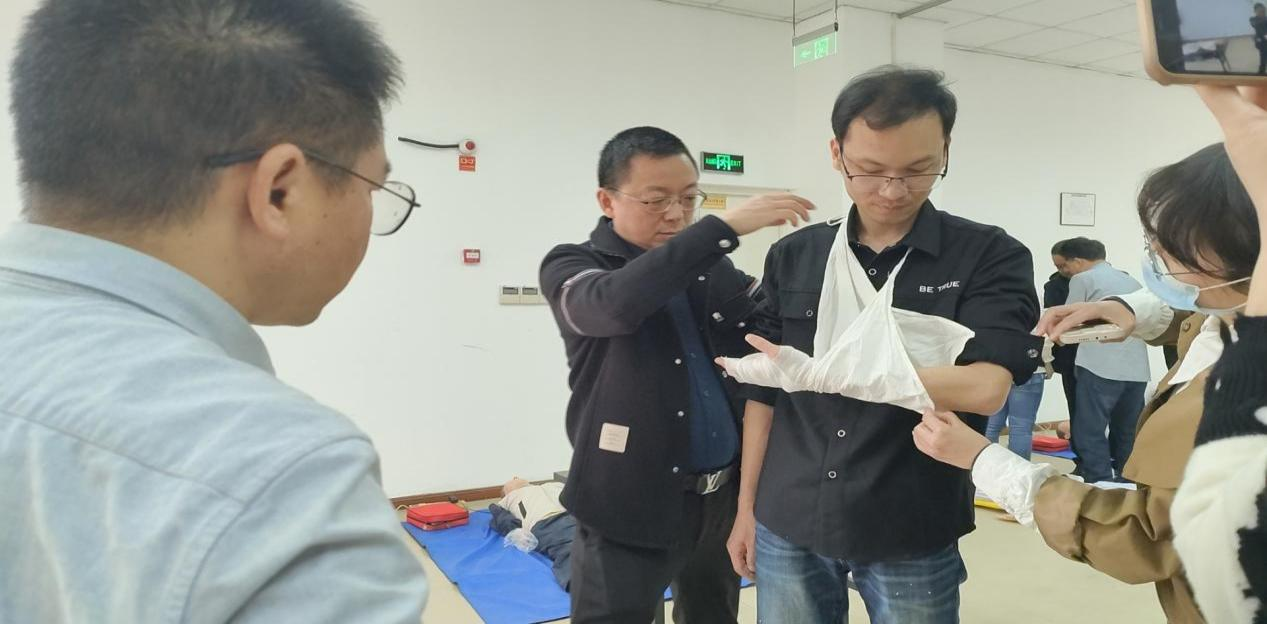 温医大成功举办首期中小学教师常用急救技能培训班 温医大成功举办首期中小学教师常用急救技能培训班