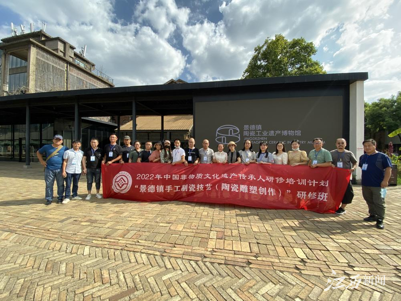 景德镇陶瓷大学:“景德镇手工制瓷技艺(陶瓷雕塑创作)”传承人研修班圆满结业 景德镇陶瓷大学:“景德镇手工制瓷技艺(陶瓷雕塑创作)”传承人研修班圆满结业
