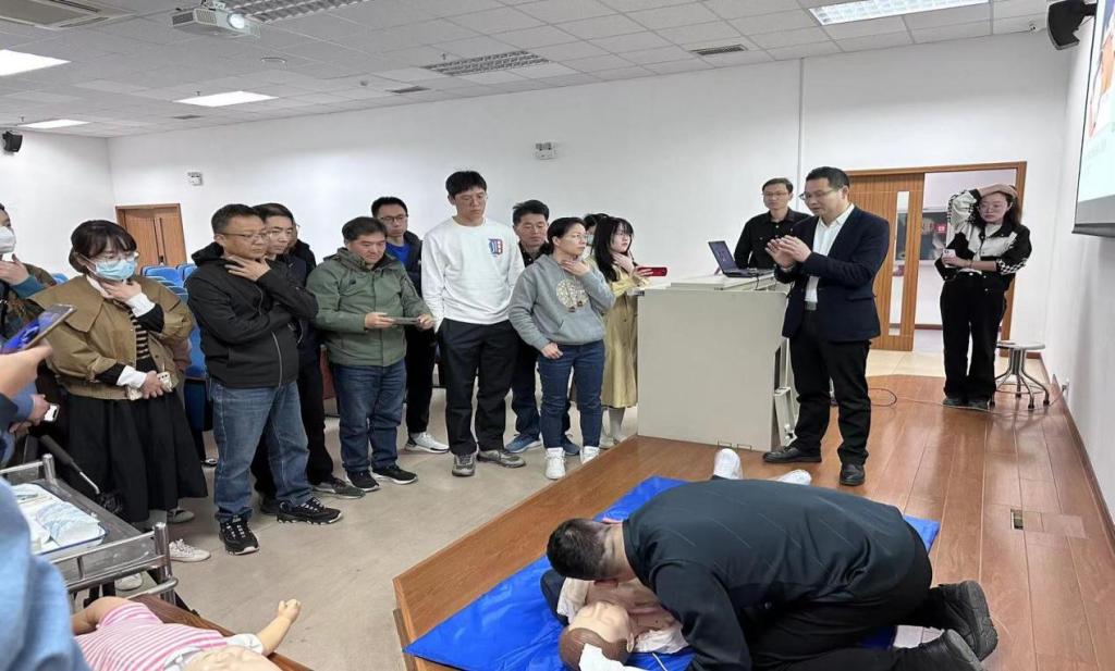 温医大成功举办首期中小学教师常用急救技能培训班