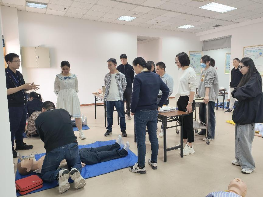 温医大成功举办首期中小学教师常用急救技能培训班 温医大成功举办首期中小学教师常用急救技能培训班