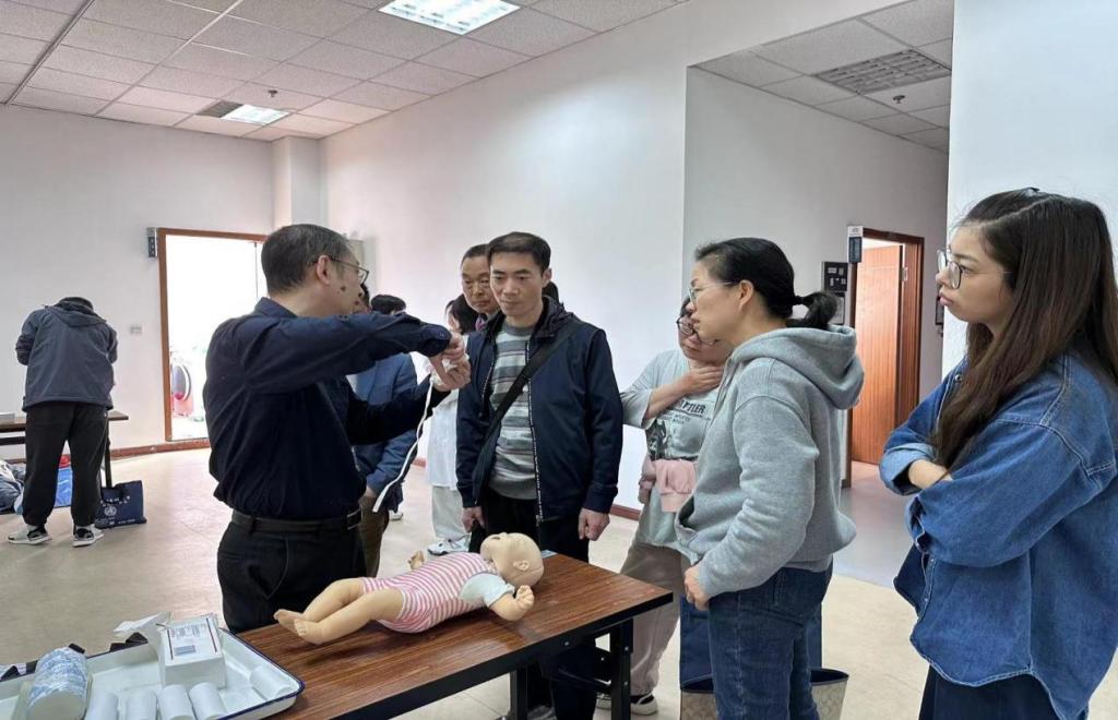 温医大成功举办首期中小学教师常用急救技能培训班 温医大成功举办首期中小学教师常用急救技能培训班