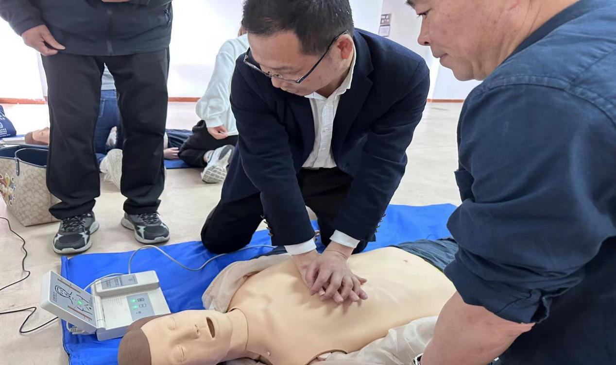 温医大成功举办首期中小学教师常用急救技能培训班