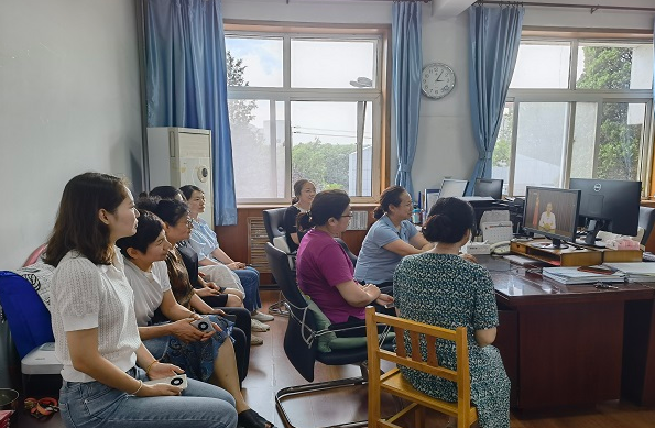 我校组织党员收看全市线上主题党日暨 “党员先锋·时代楷模”红色故事会