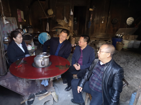 开展走访慰问 送去浓浓关怀