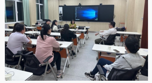 直属学院开展创新创业大赛赛前研培答疑活动