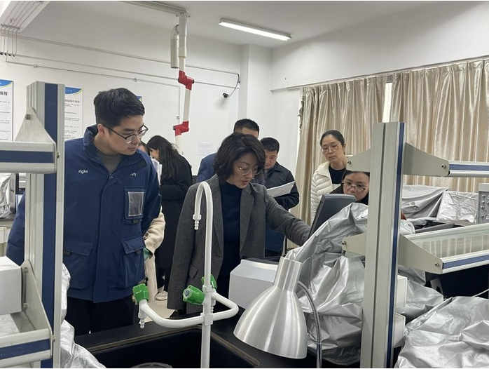 副校长张晓带队开展实验室安全检查工作