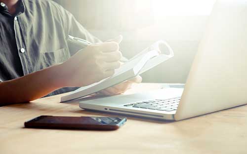 自考会提供教材帮助备考吗？