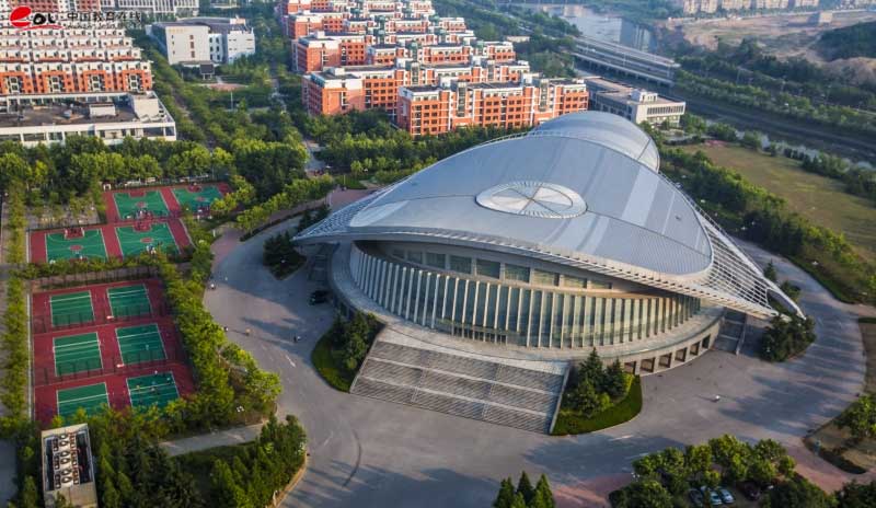 中国石油大学（华东）教育发展中心校园风光