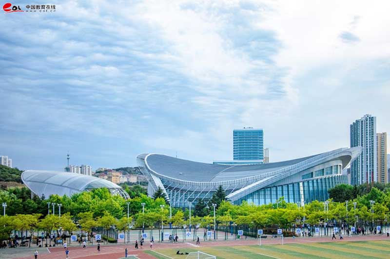 中国石油大学（华东）教育发展中心校园风光