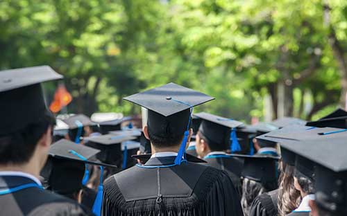 2025年成人高考学费要多少钱？文凭有用吗？
