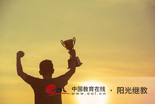 新疆自考怎么查询成绩？要注意哪些事项？