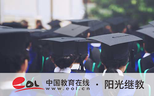 自考报名的时候需要报学校吗？是报哪个学校就在哪里考试吗？