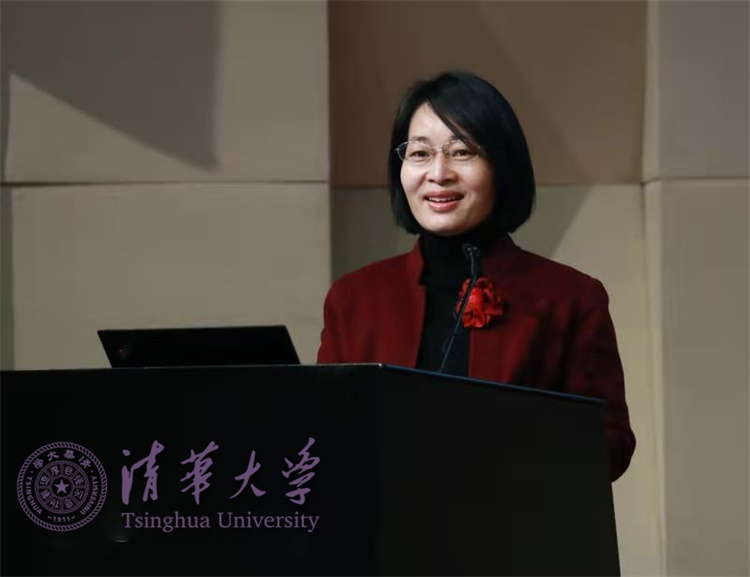 李曼丽作主题报告