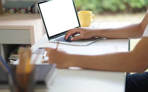 成人高考怎么在学校报名？异地报名可以吗？