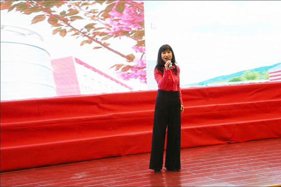 鲜于越歌教授演唱歌曲《青春舞曲》