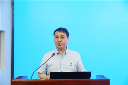 罗方述主任作报告