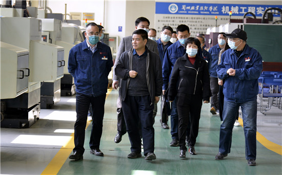 甘肃省教育厅副厅长时宁国来兰州职业技术学院调研