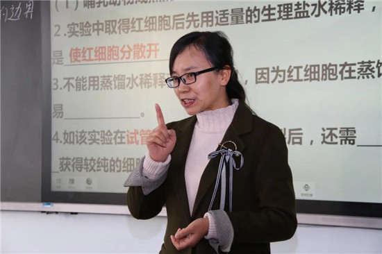 生物教师倪富芝