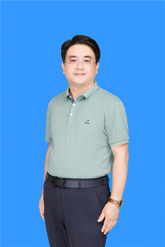 龚成栋