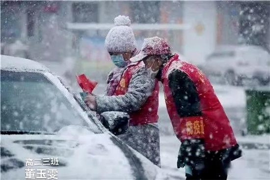 武威第十五中学开展"守望相助 携手抗疫 "主题创作征