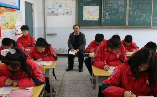 龙腾瑞气迎新程接续奋斗谋发展武威第十五中学2024年春季学期开学啦