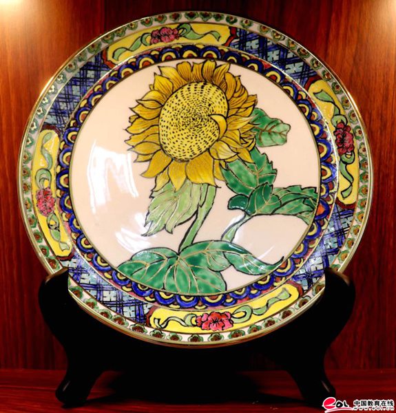 传承广府文化羊城中小学生广彩广绣作品展现童心匠意